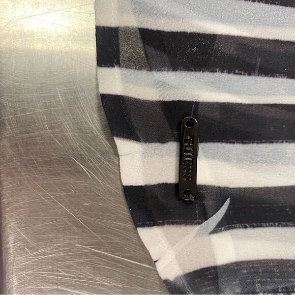 Guess sequin collar button down blouse XS - Picture 7 of 8